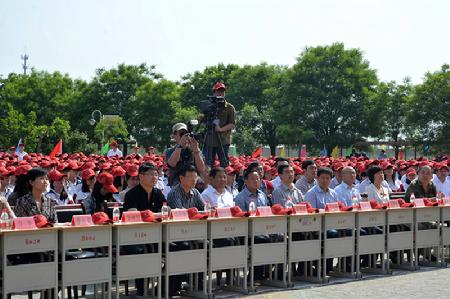 参加启动仪式的领导